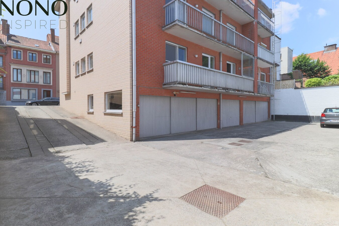 TOPLIGGING : Instapklaar 2 slaapkamer appartement met garage, terras en berging ! 