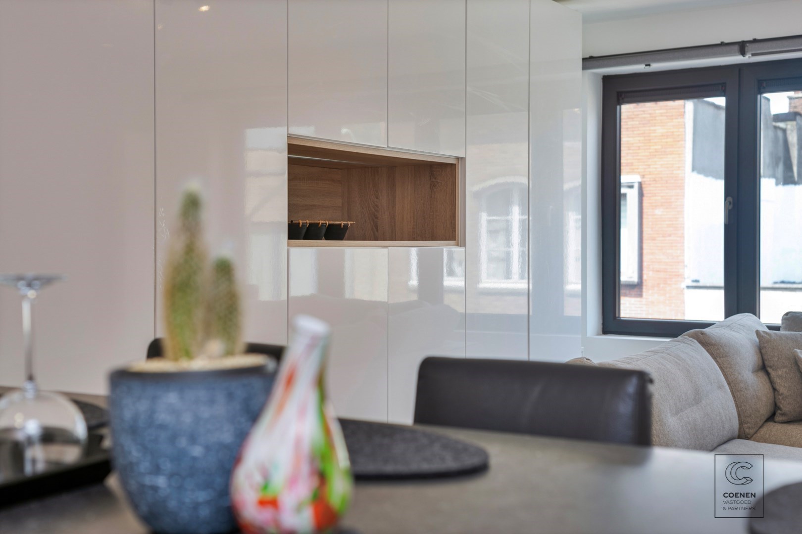 Prachtig gerenoveerd (gemeubeld!) appartement met 2 slpk&#39;s en een bew. opp. van ca. 70 m&#178; 