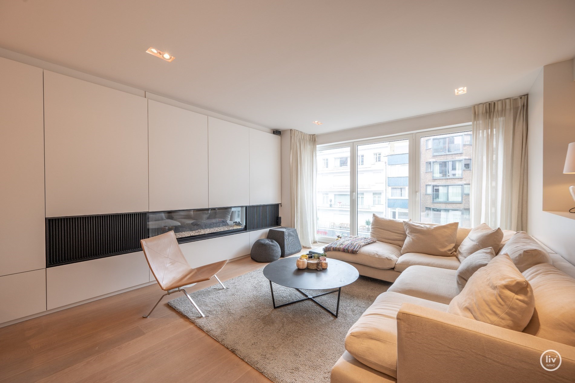 Bel appartement r&#233;nov&#233;, spacieux avec 2 chambres et une belle fa&#231;ade, situ&#233; au centre de l&#39;avenue Lippens &#224; Knokke. 