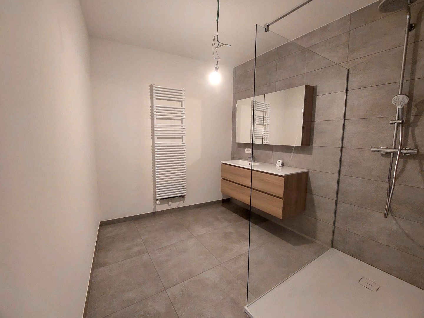 Modern gelijkvloers appartement met tuin en twee slaapkamers 