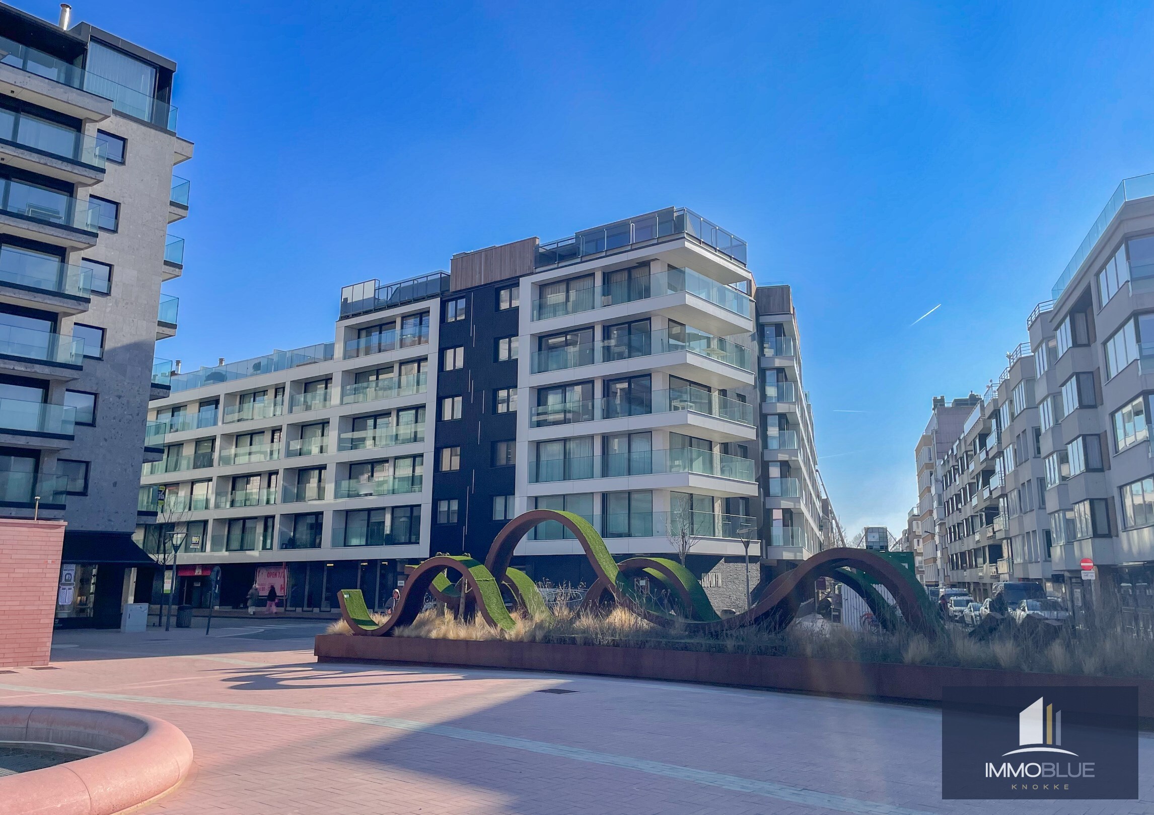 Appartement r&#233;cemment r&#233;nov&#233; avec vue sur mer, situ&#233; sur la Place du Phare. 