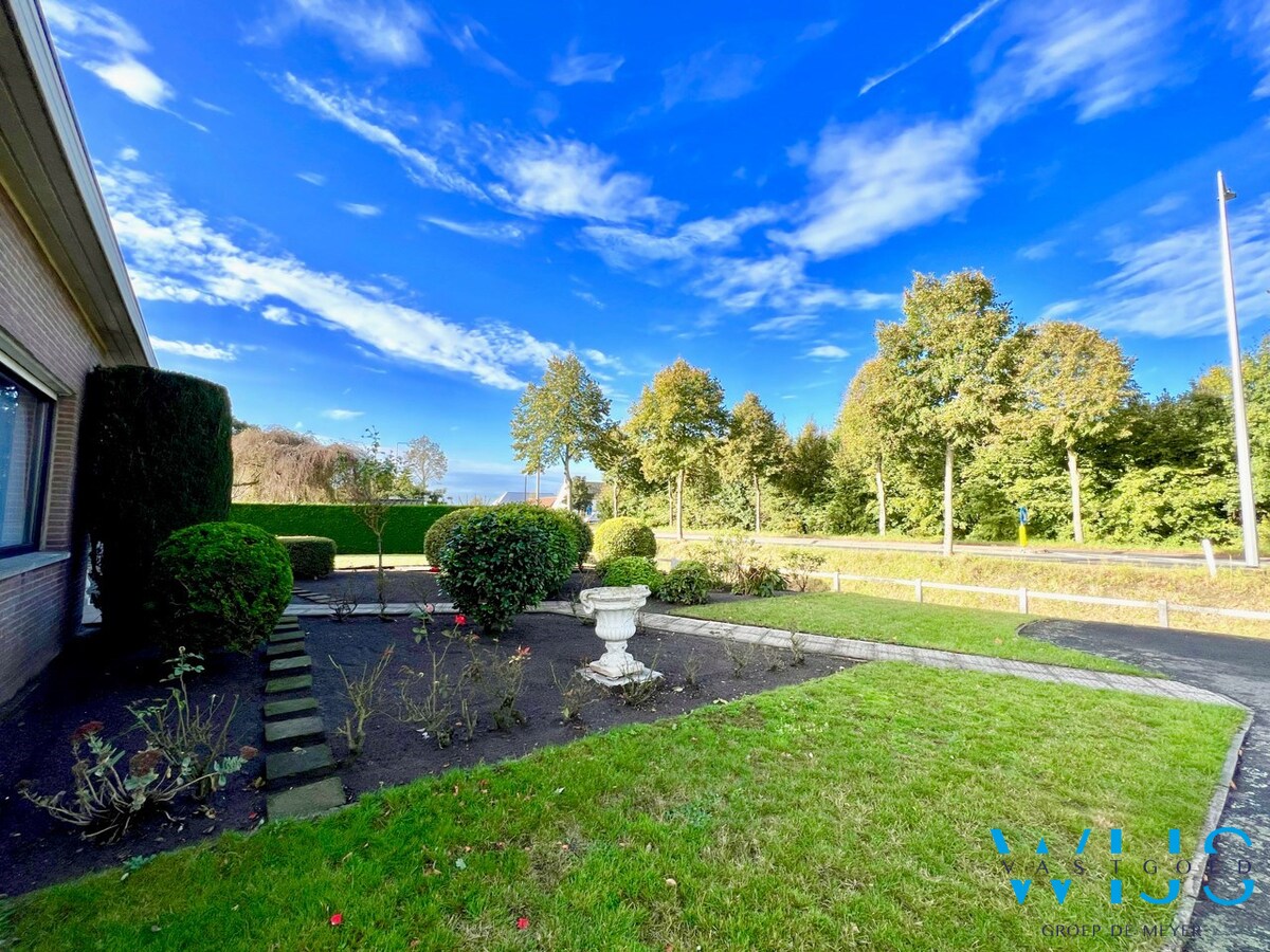 Zeer goed onderhouden woonhuis op 1.165m&#178; te ERTVELDE ! 