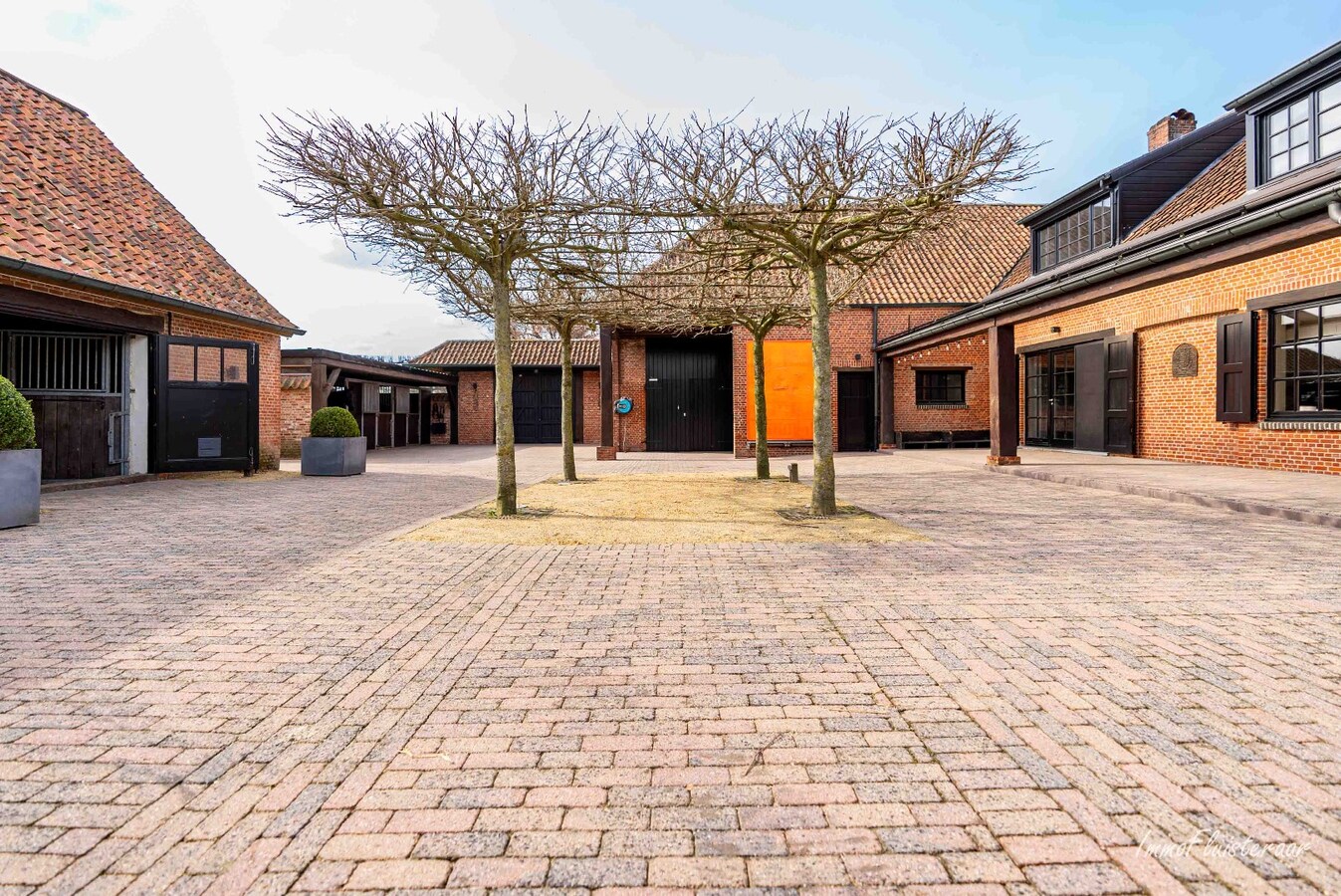 Exclusief landhuis met paardenfaciliteit op ca. 2,6 ha in Wuustwezel, (met mogelijkheid tot aankoop van ca. 6 ha aangrenzend weiland) 