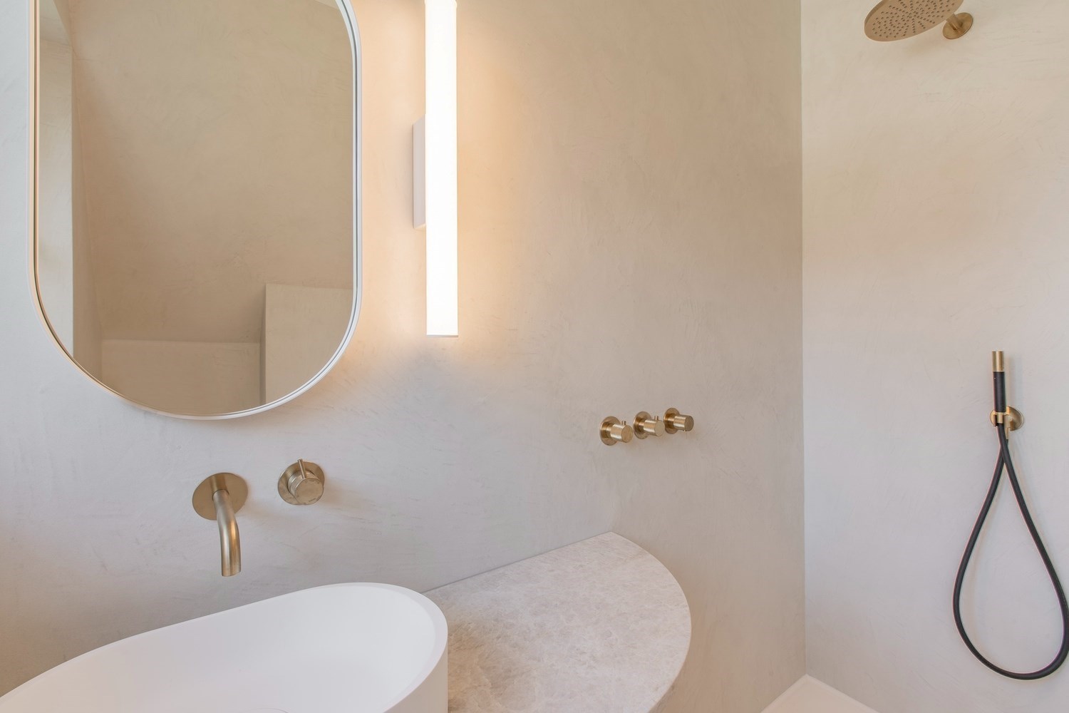 Penthouse lumineux avec agr&#233;ables terrasses ensoleill&#233;es, &#224; seulement 50m &#224; pied de la digue d&#39;Albertstrand. 