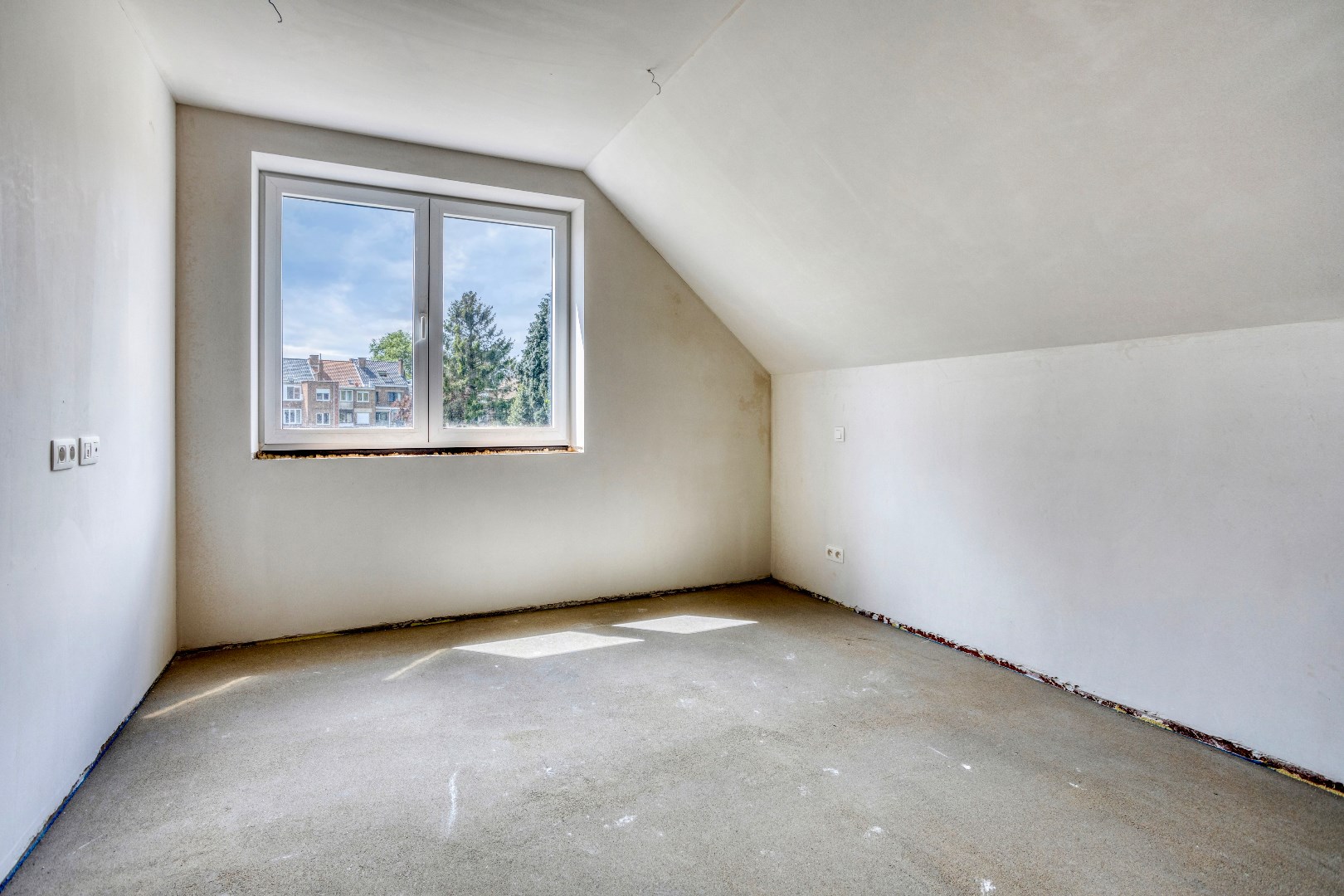 Nieuwbouwwoning met 3 slaapkamers nabij het centrum van Halle. 