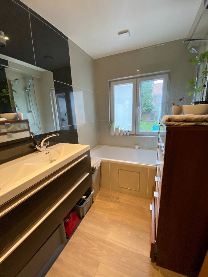Volledig gerenoveerde woning in het centrum van Roeselare, vrij op 1/02/2025 