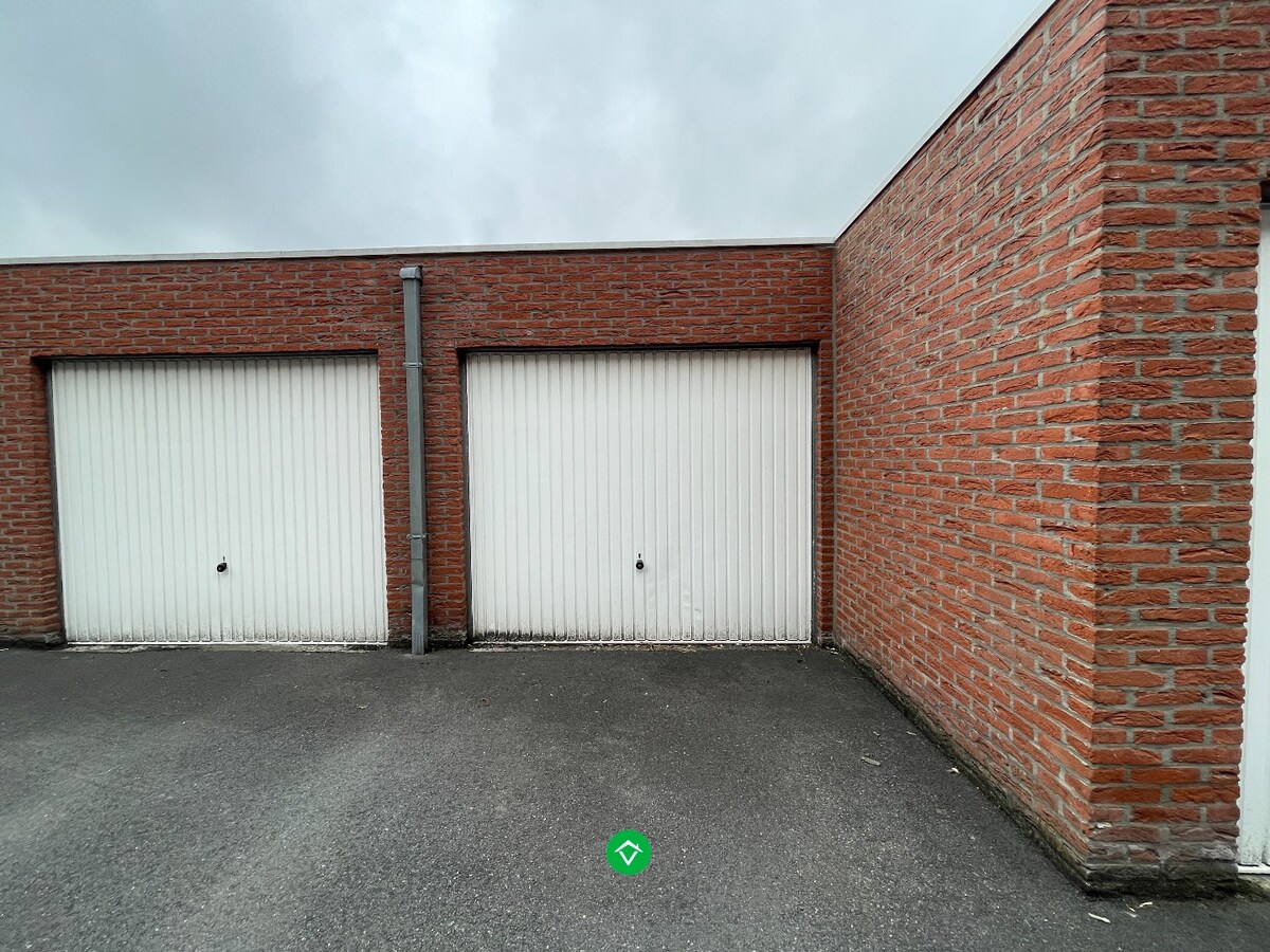 Ruim appartement (117 m&#178;) met 2 slaapkamers, terras en garage in centrum Roeselare! 