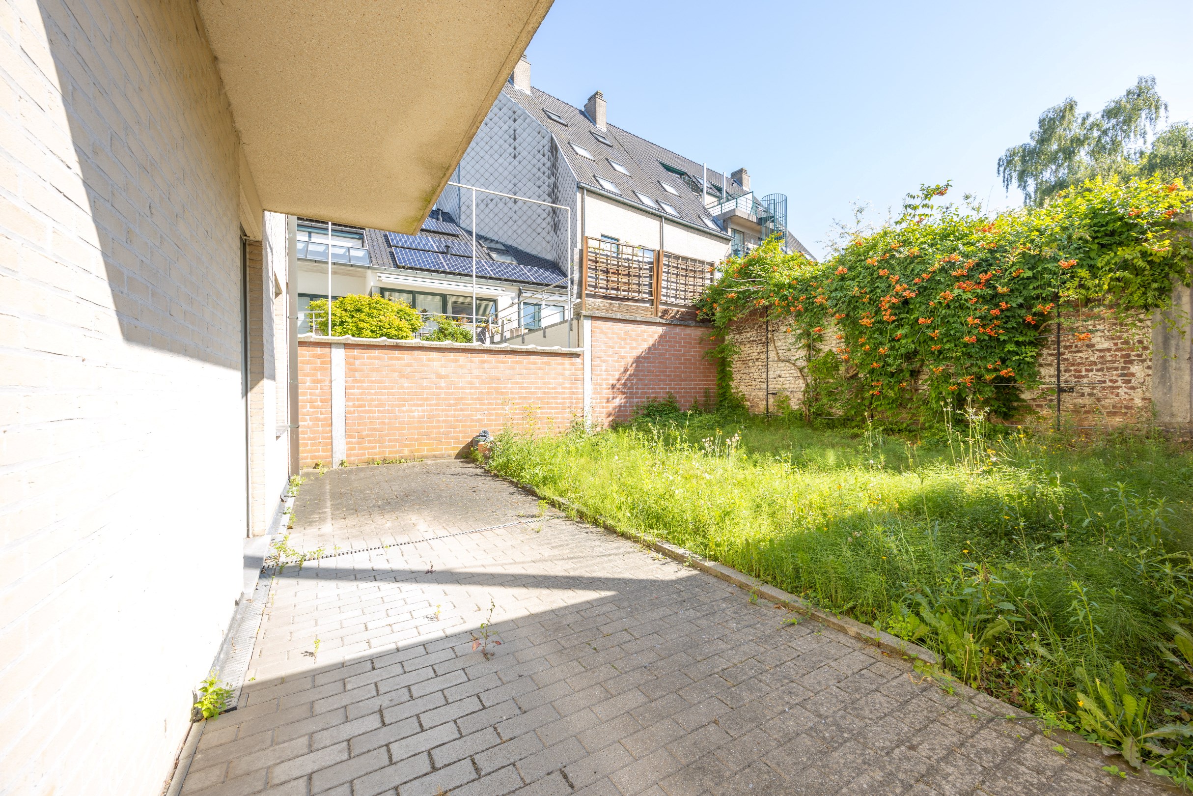 GELIJKVLOERS APPARTEMENT IN HARTJE ZWEVEGEM 