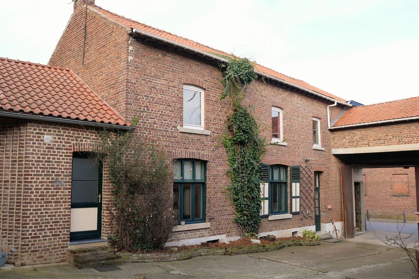 Ruime, charmante woning: deel van vierkantshoeve 