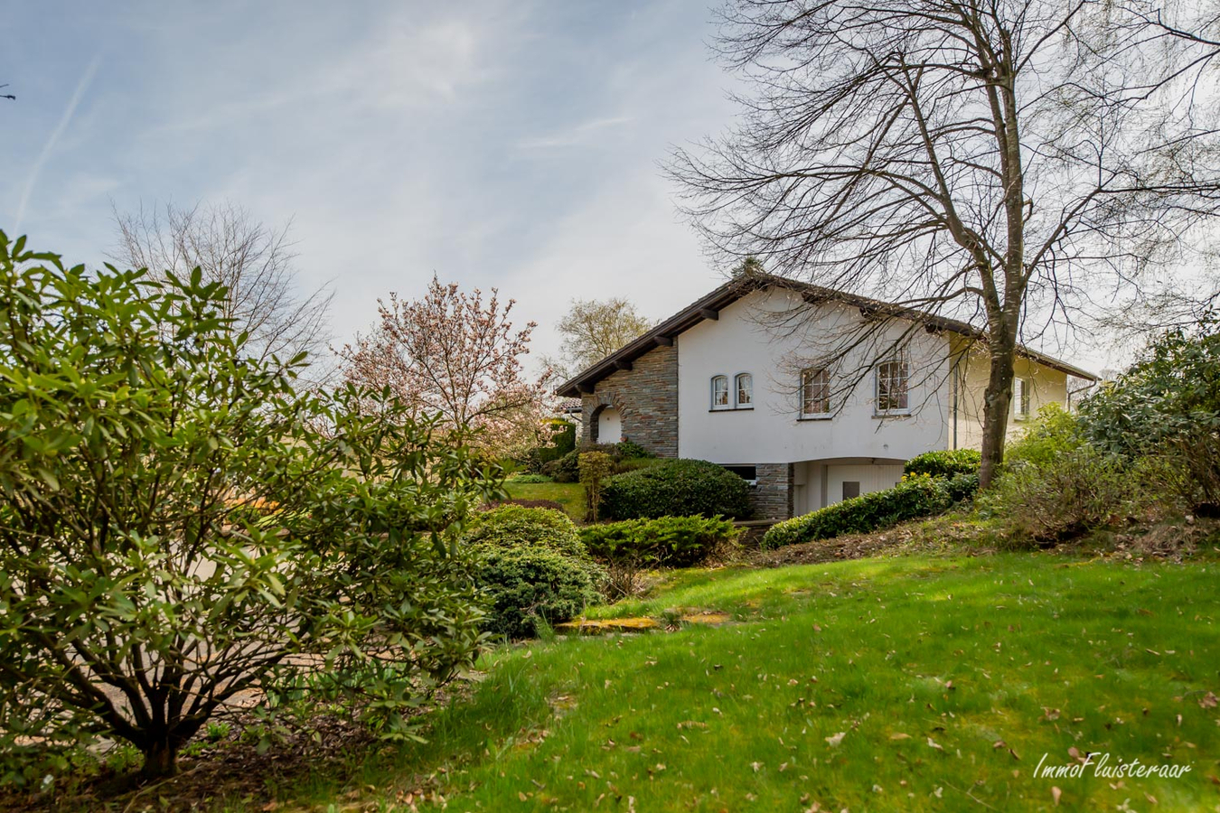 Woning met grote loods en weiland op ca. 9ha te Gr&#252;fflingen (Burg-Reuland/Luik) 