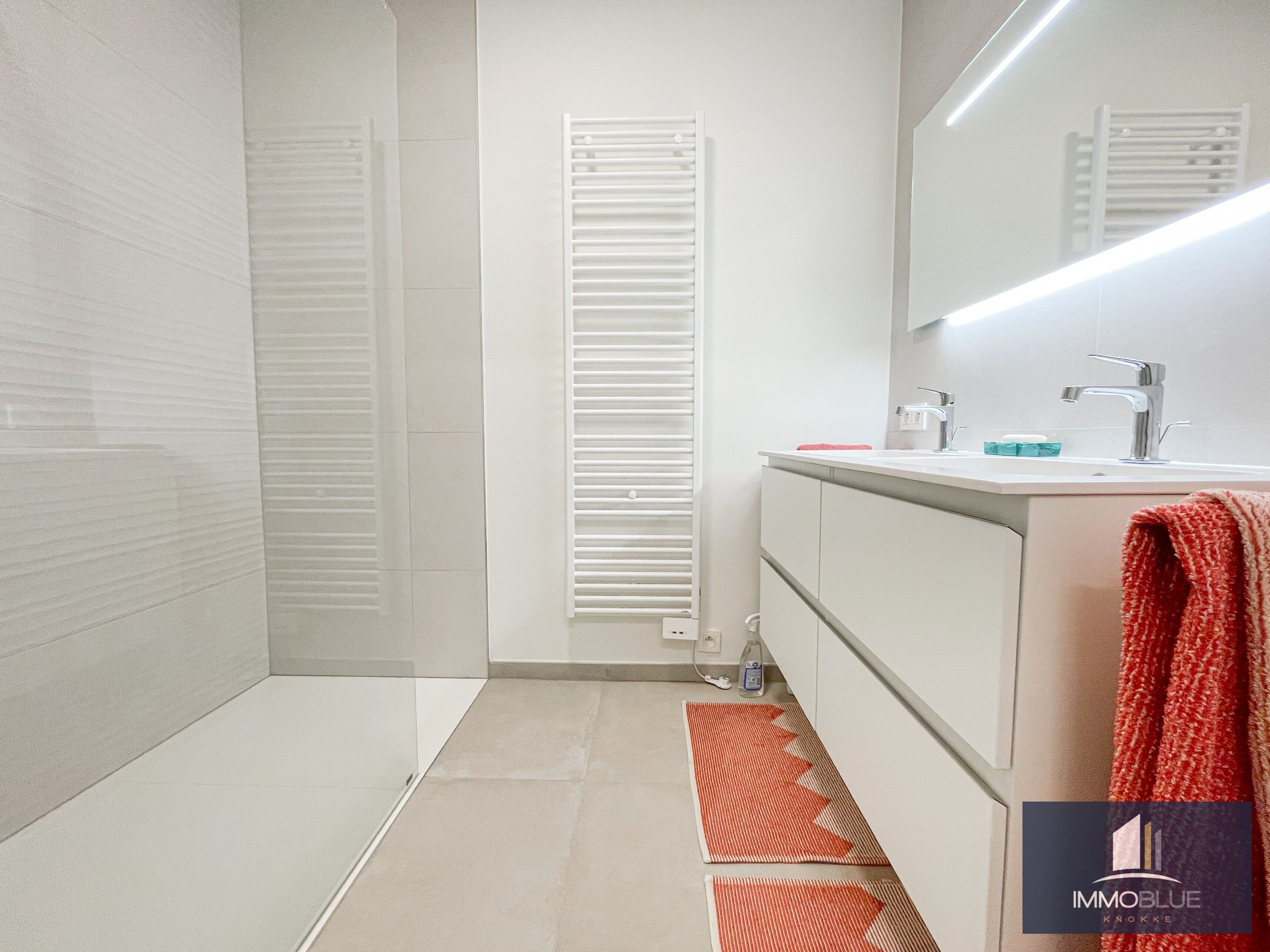 Appartement d&#39;angle sublime situ&#233; dans une r&#233;sidence r&#233;cente &#224; proximit&#233; de la Dumortierlaan. 