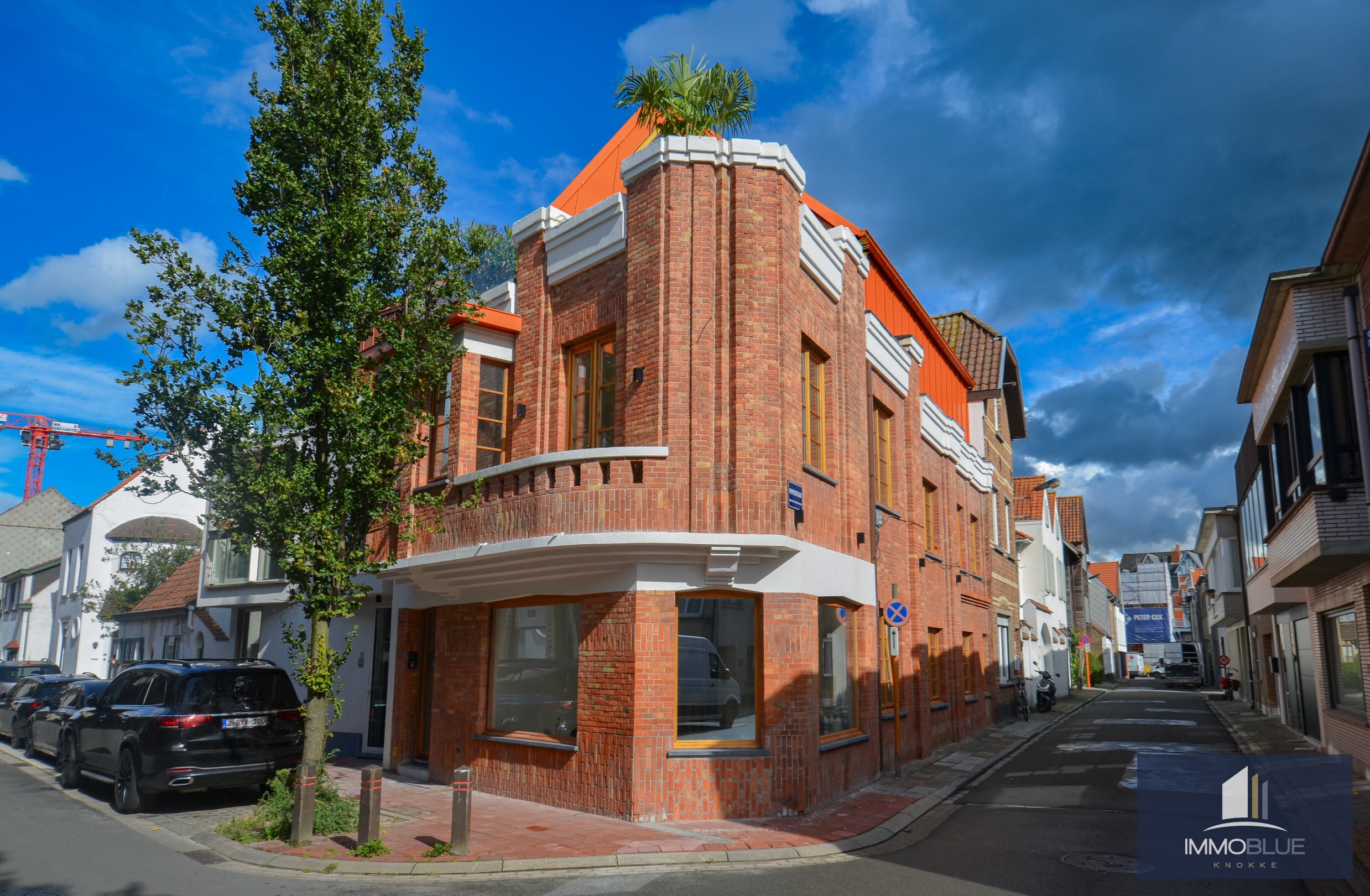 EXCLUSIEF : Duplexappartement met ruim terras gelegen in een kleinschalige nieuwbouwresidentie in Art Deco-stijl. 