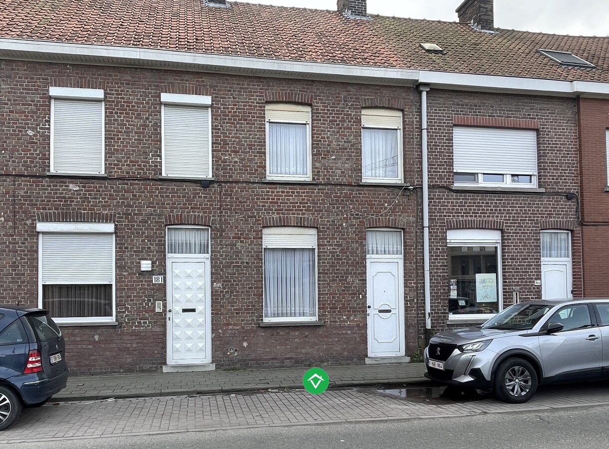 Rijwoning met twee slaapkamers, tuin en garage op een centrale ligging te Roeselare 