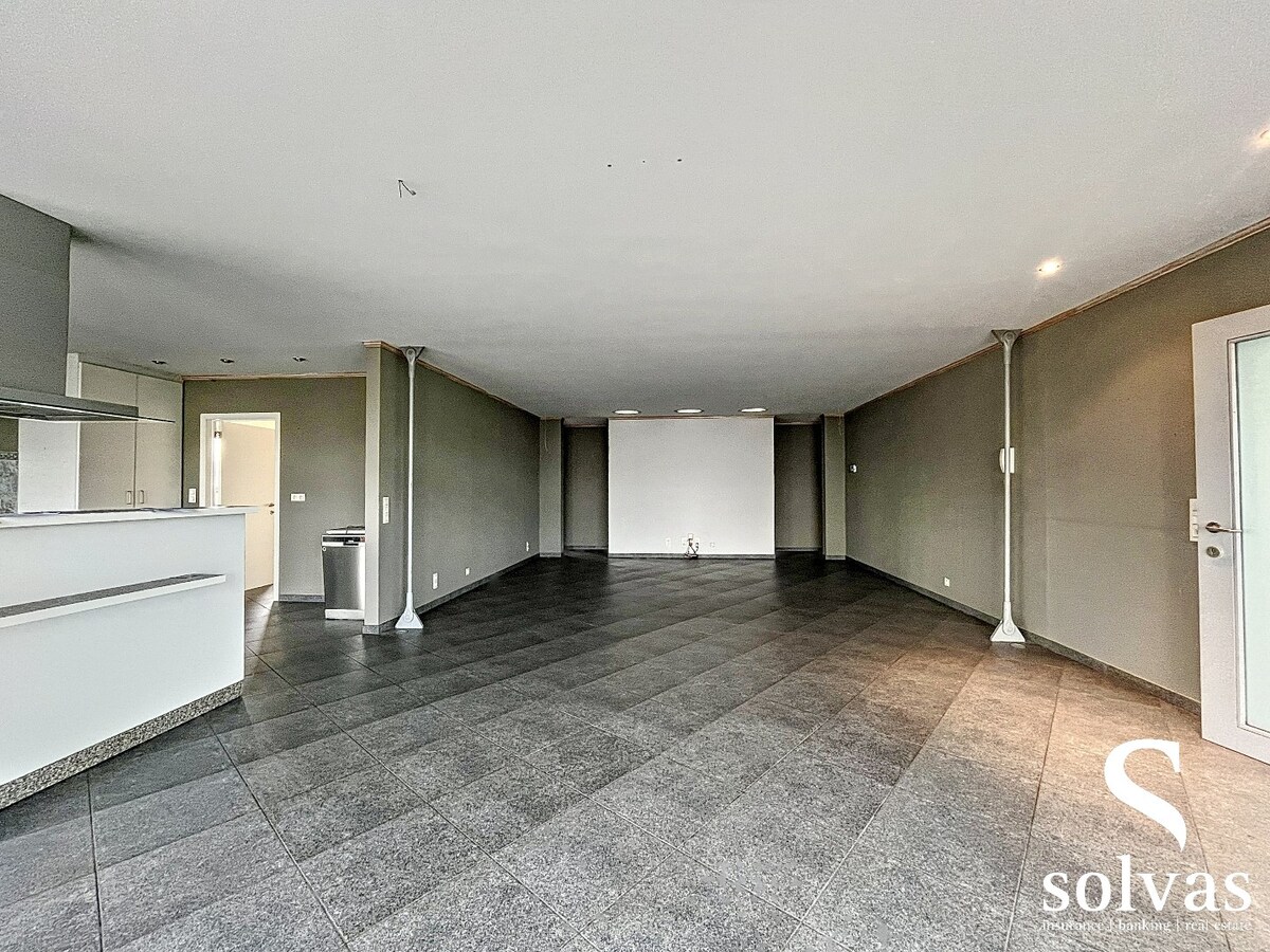 Ruim appartement met groot terras te Zomergem! 