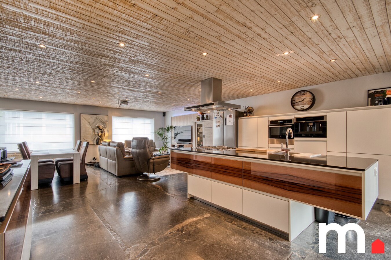 Uniek handelshuis met woonst op toplocatie – 220m&#178; commerci&#235;le Ruimte + 165m&#178; woning 