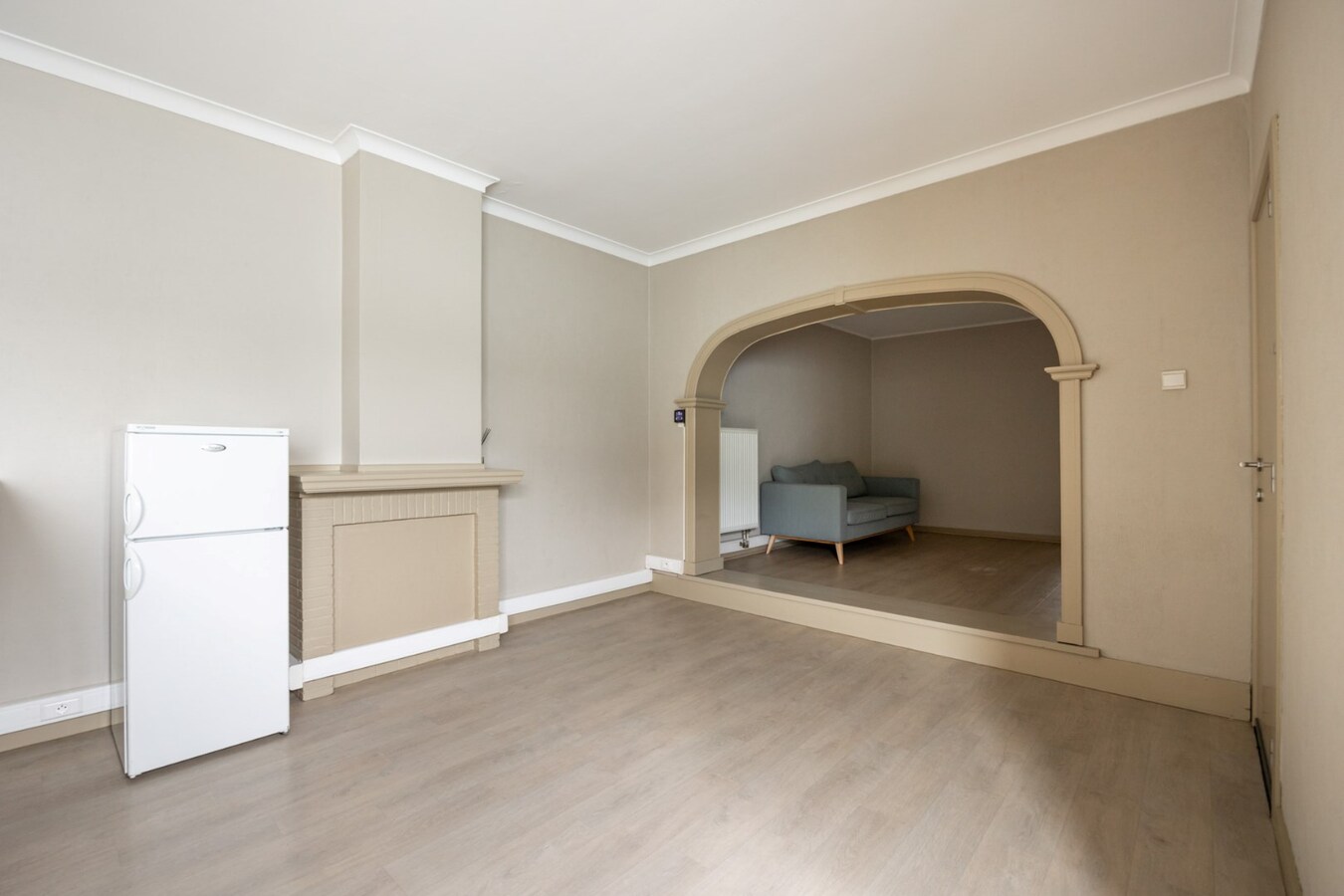 Interessante investeringsopportuniteit in hartje Malle: handelspand + 2 appartementen 
