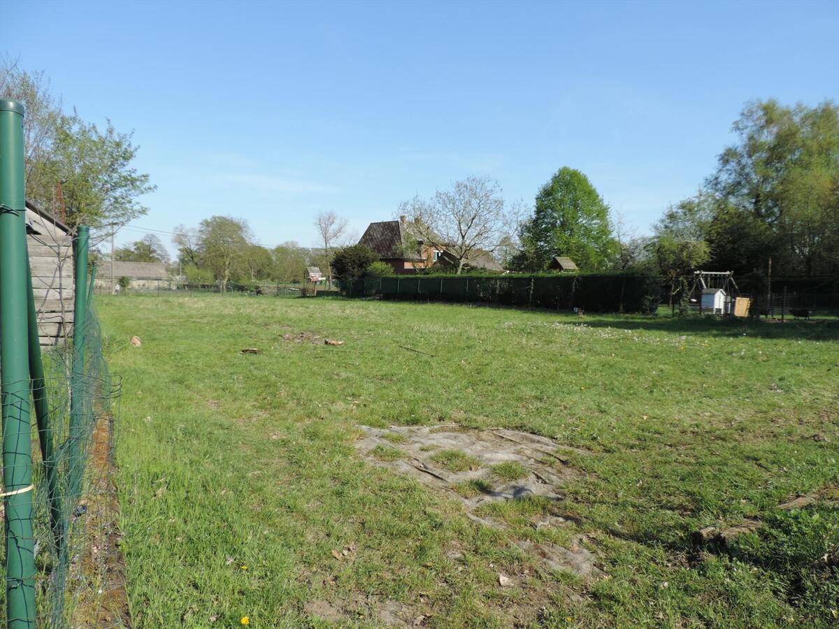 Karaktervolle hoeve met aanpalende paardenstallen op ca. 1,36ha te Ham 