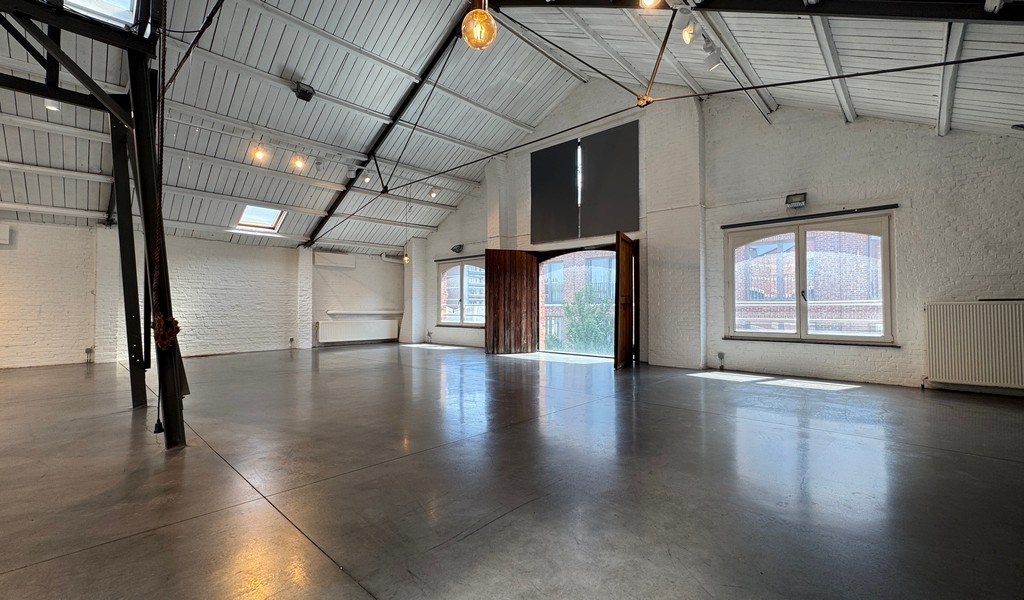Kantoren en showrooms te huur in loftgebouw te Antwerpen