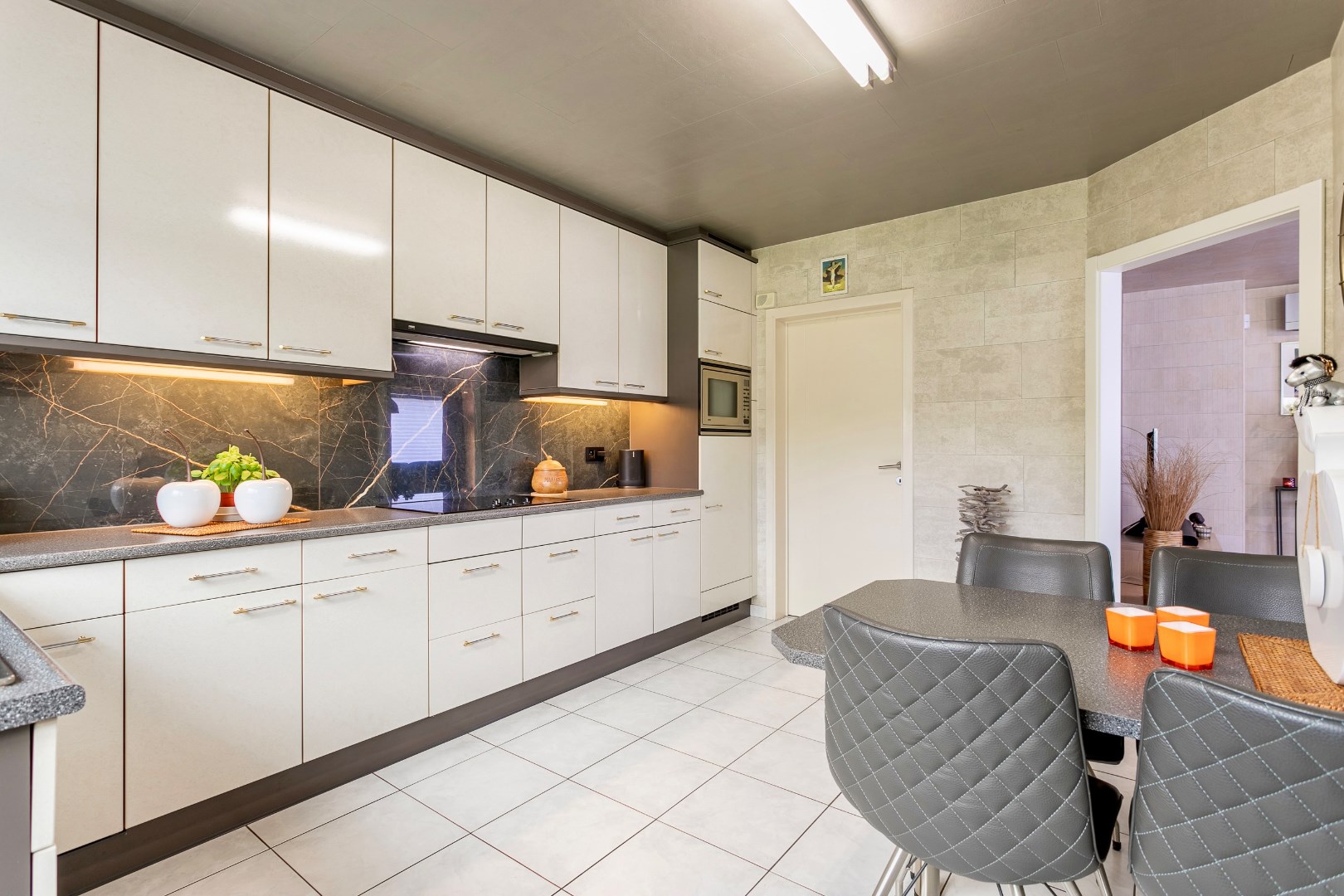 Rustig gelegen, energiezuinige woning op +/- 7a te Buizingen. 