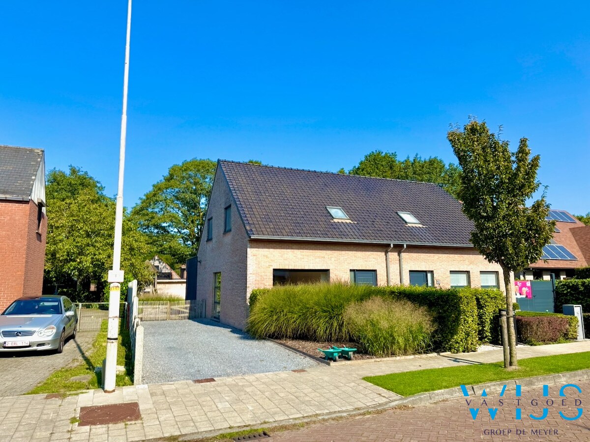 Instapklare woning in rustige wijk nabij het centrum van Eeklo 