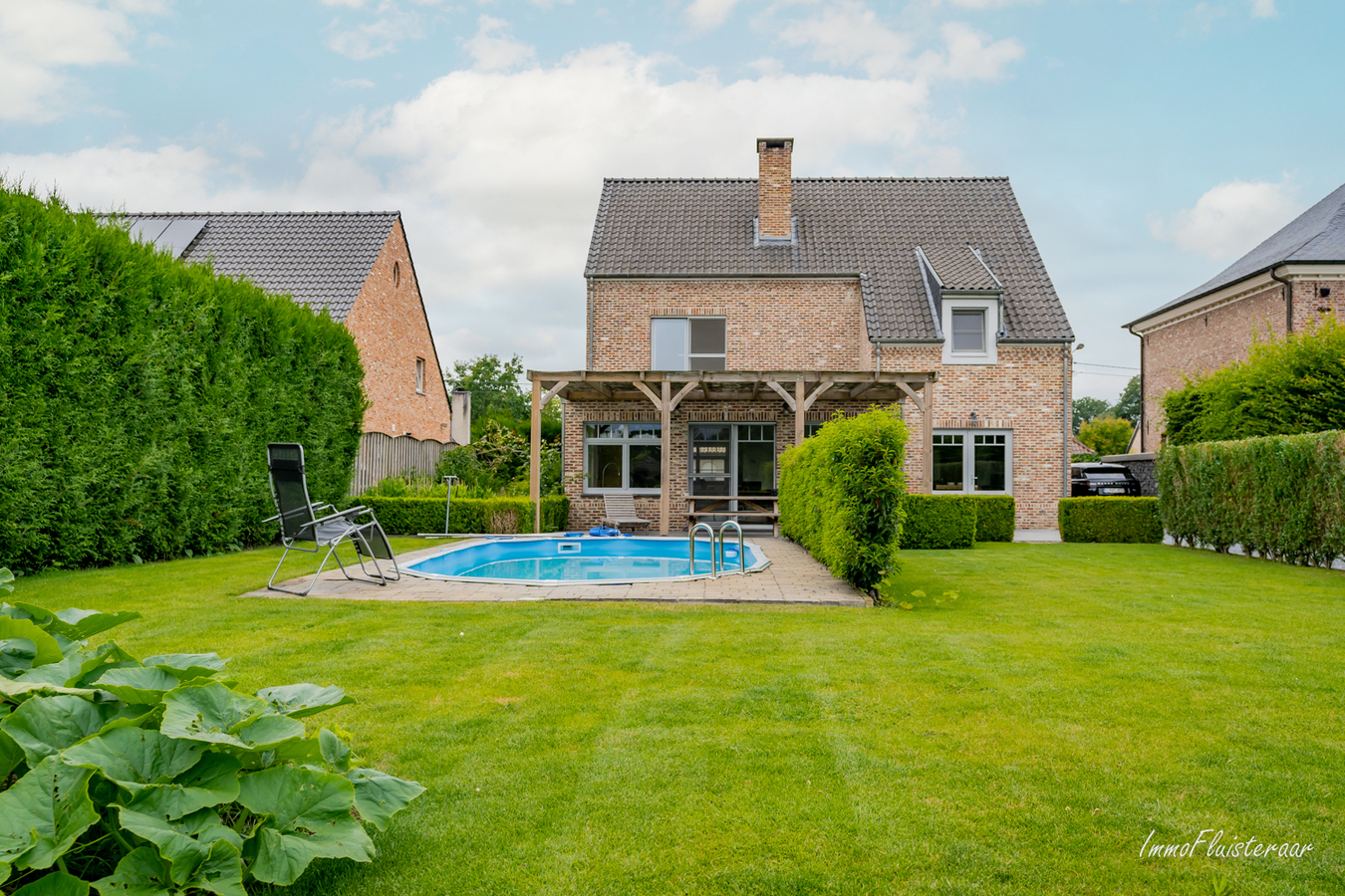 Instapklare villa met paardenstallen en weide op ca. 50 are te Leopoldsburg. 