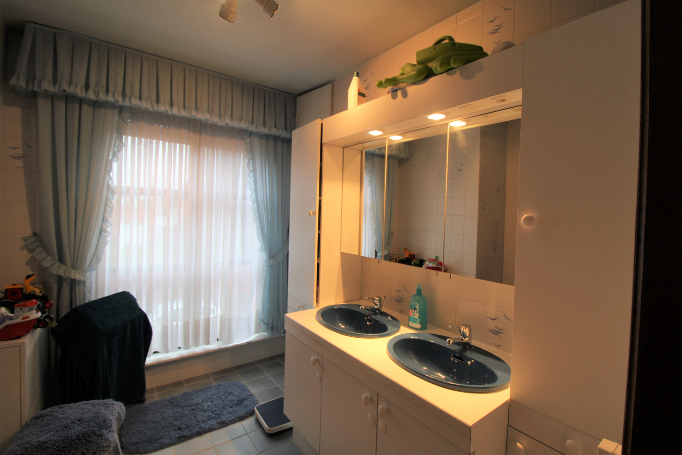 Prachtig herenhuis met 3 slaapkamers, garage en tuin in centrum Roeselare 