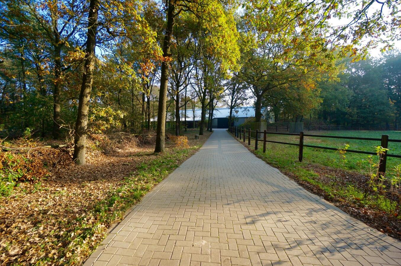 Equestrian complex on approximately 3,4 ha in Nuenen (North-Brabant NL) 