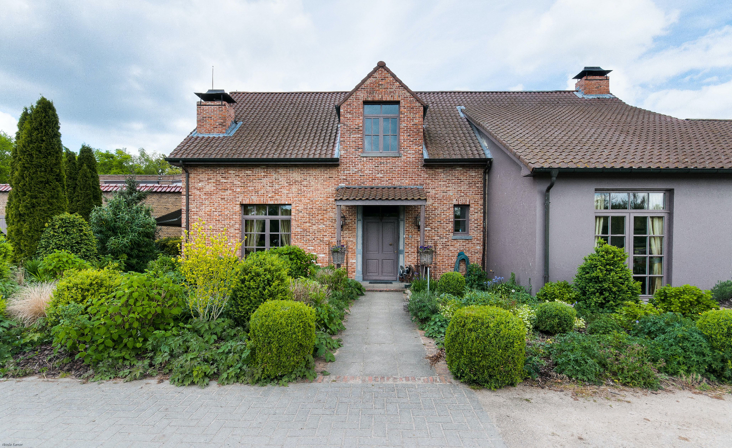 Hippisch complex met woning op 16,5ha te Vlimmeren 