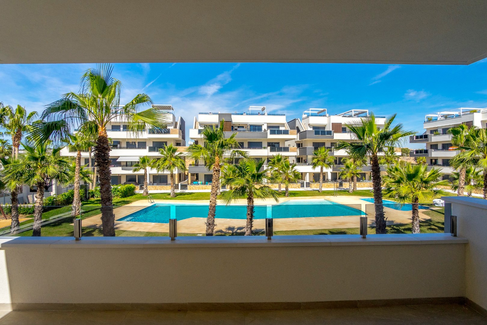 Super Ster Aanbieding! Volledig ingericht nieuw appartement aan de Costa Blanca 