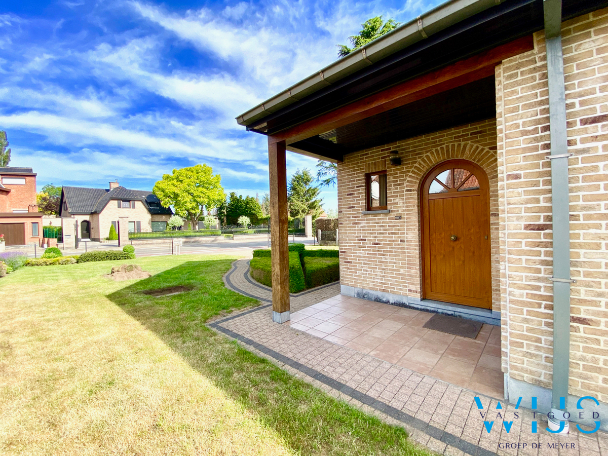 Leuke gezinswoning met 4 slaapkamers &amp; tuin te Oosteeklo ! 