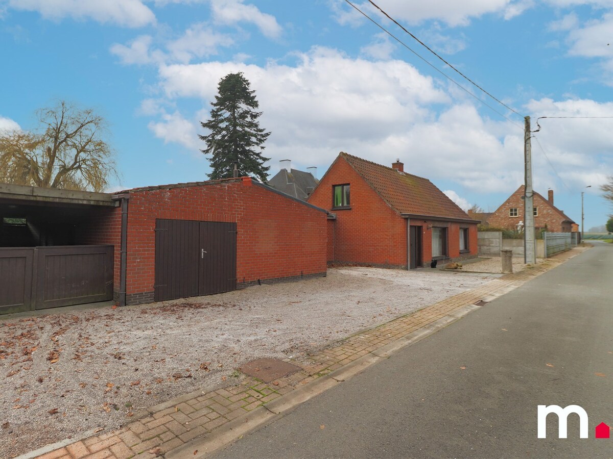 LANDELIJK GELEGEN WONING 