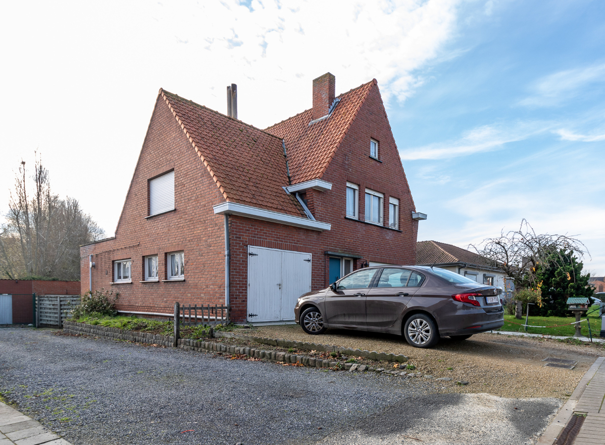 Woning met 4 slaapkamers op 840m&#178; te Kortemark 