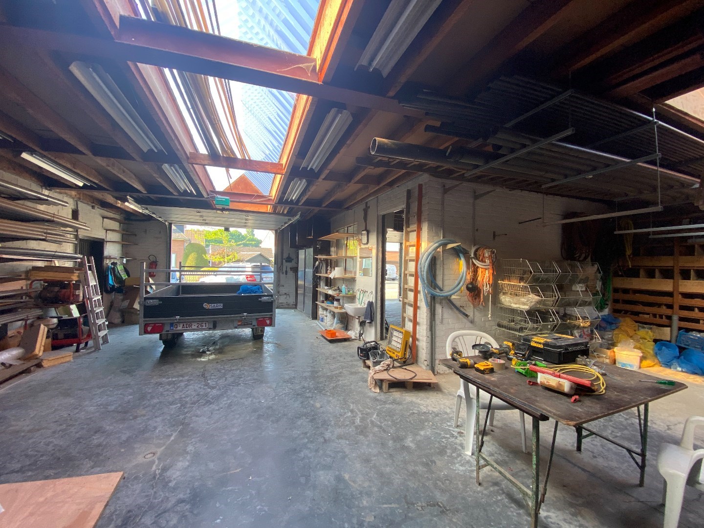 Multifunctionele te renoveren hoekwoning met magazijn en garage op 509 m&#178;! 