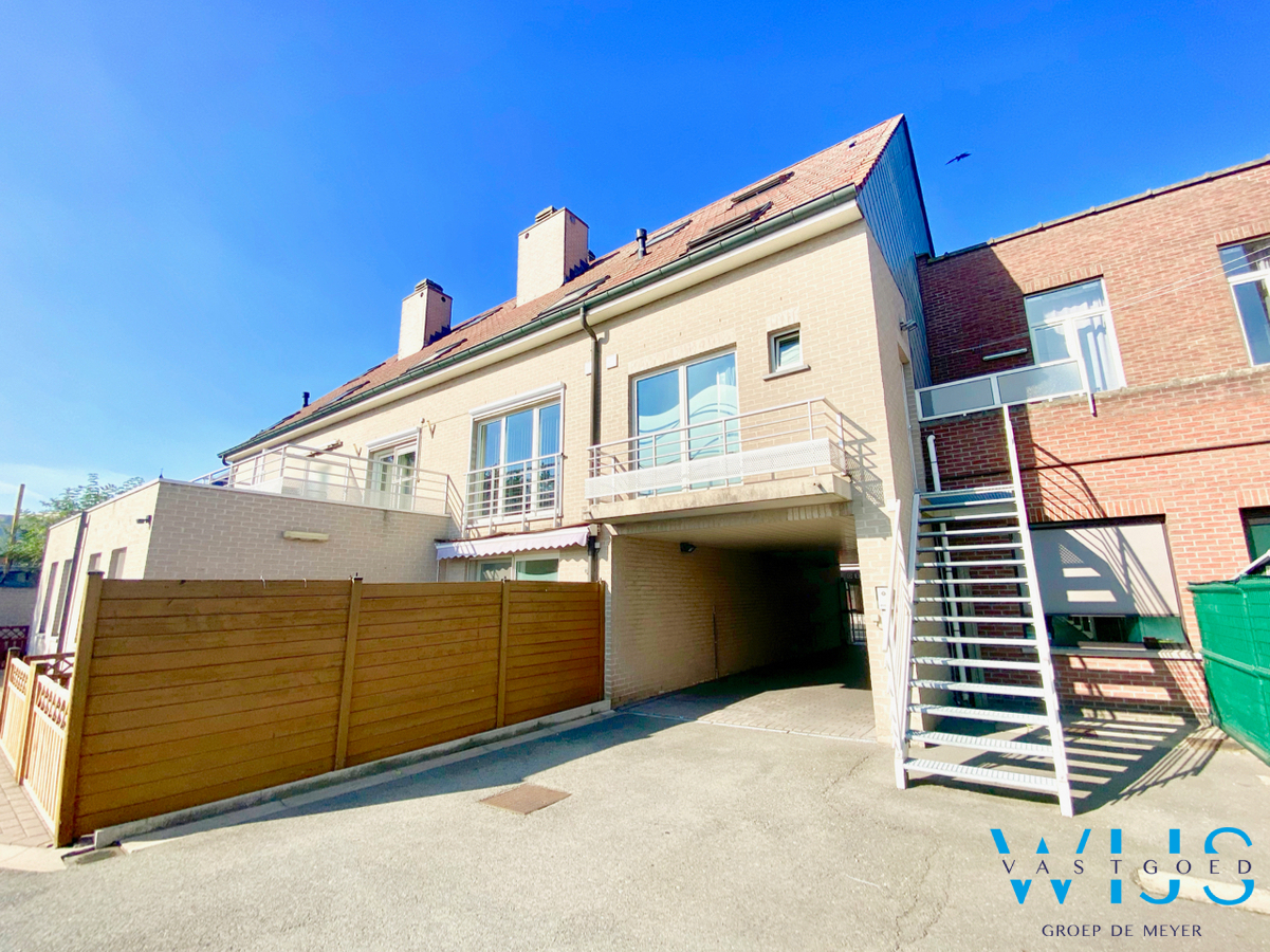 Ruim 3 slaapkamer appartement met garage te ERTVELDE ! 