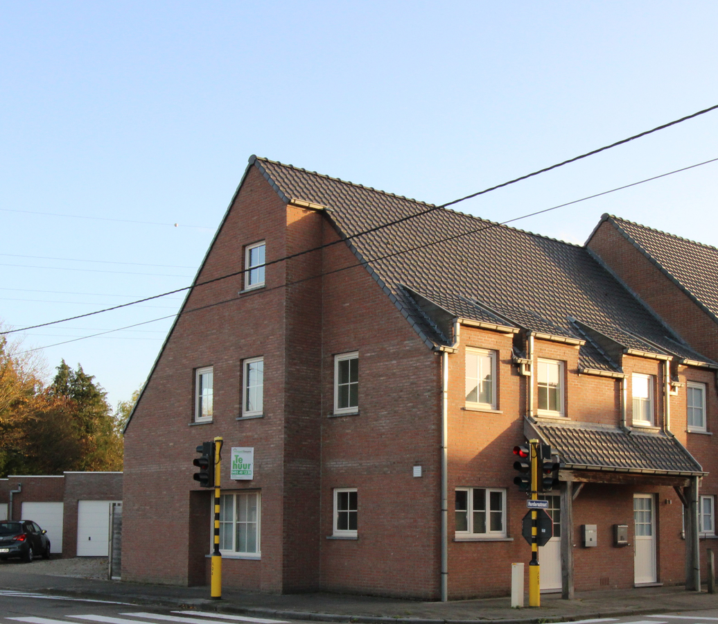 Hoekwoning met 3 slaapkamers met tuin en garage te Rumbeke 