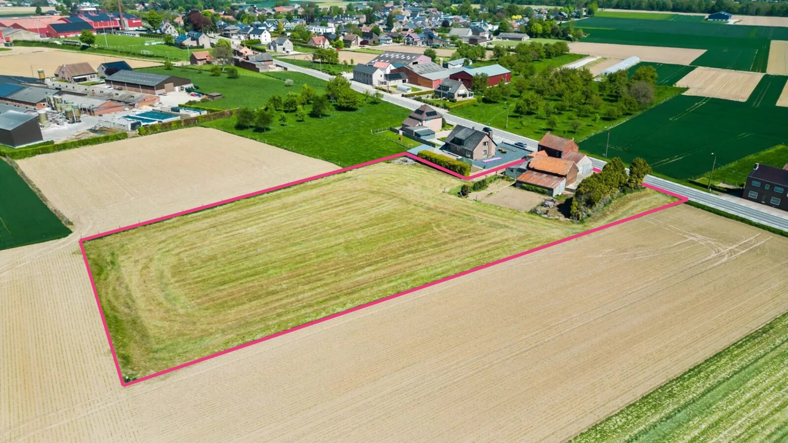 Renovatiewoning op perceel van 6854 m&#178; 