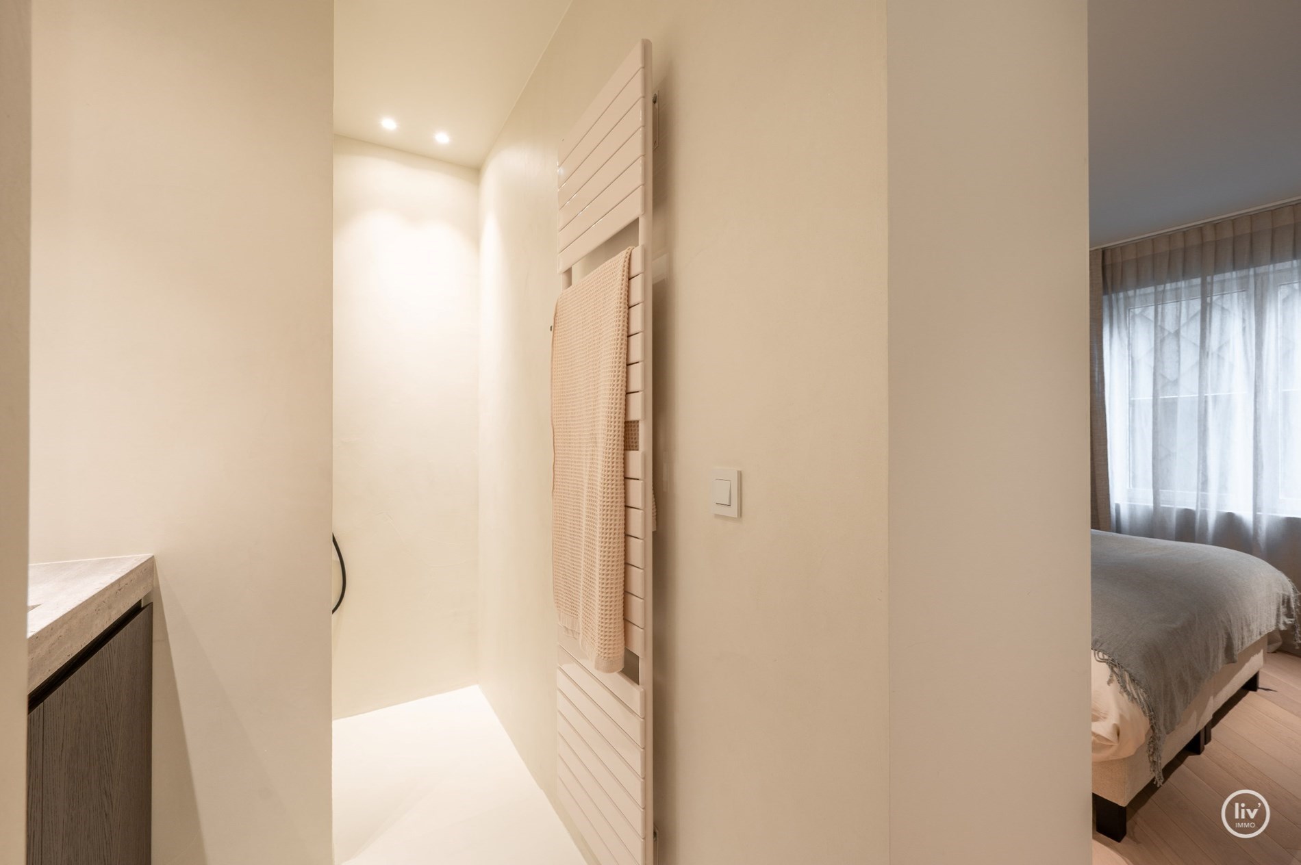 OPENDEURDAG vrijdag 11 juli 2025 van 16:15 tot 18:00 in de Van Bunnenlaan 32, 8300 Knokke-Heist. Magnifiek gerenoveerd appartement van 150 m&#178; met open zicht op de Heilighart kerk – Dumortierlaan, Knok 