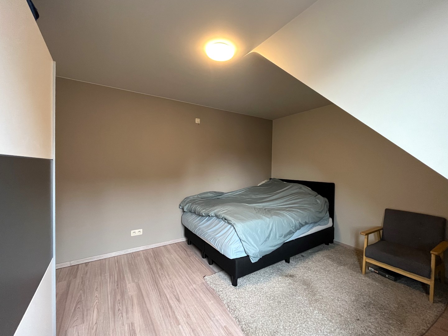 Prachtig dakappartement met 1 slpk. en groot terras in centrum Geel 