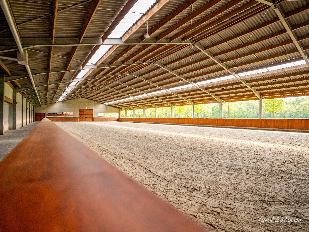 Beautiful equestrian accommodation on appr.  2.4 ha/5,94 acres in Meerle/Hoogstraten 