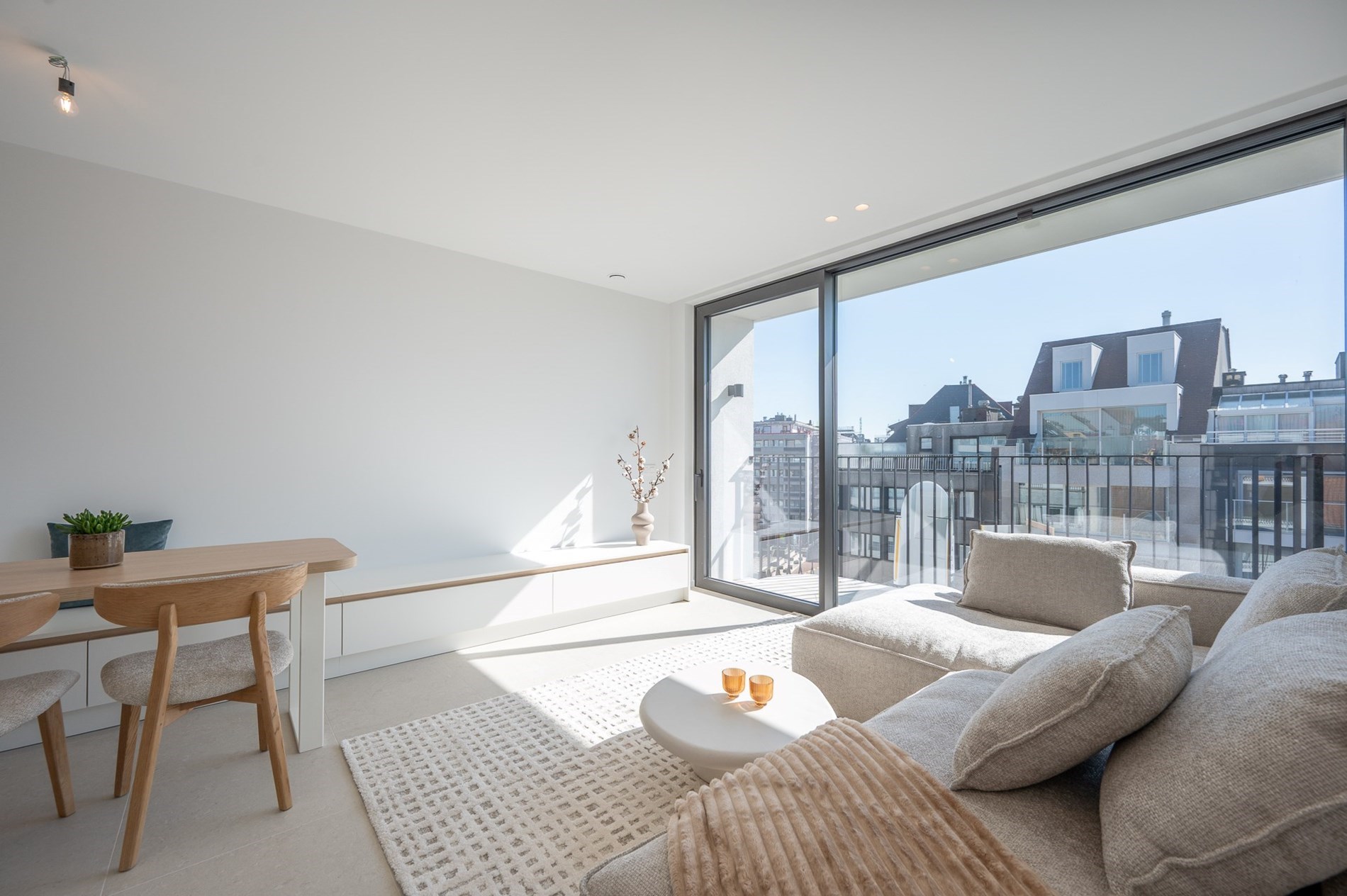 Appartement neuf enti&#232;rement fini avec des vues agr&#233;ables situ&#233; au centre de Knokke. 
