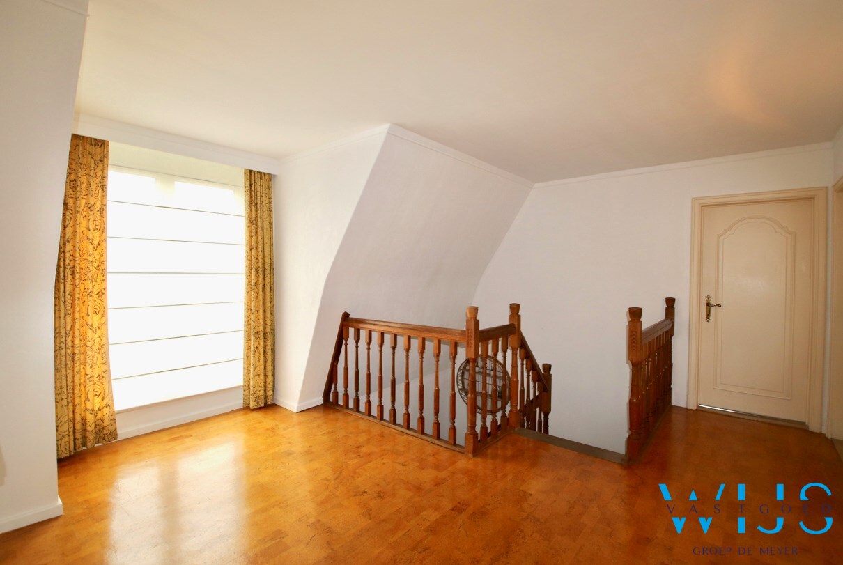 Statig woonhuis op 1104 m&#178; in het centrum van Sleidinge ! 