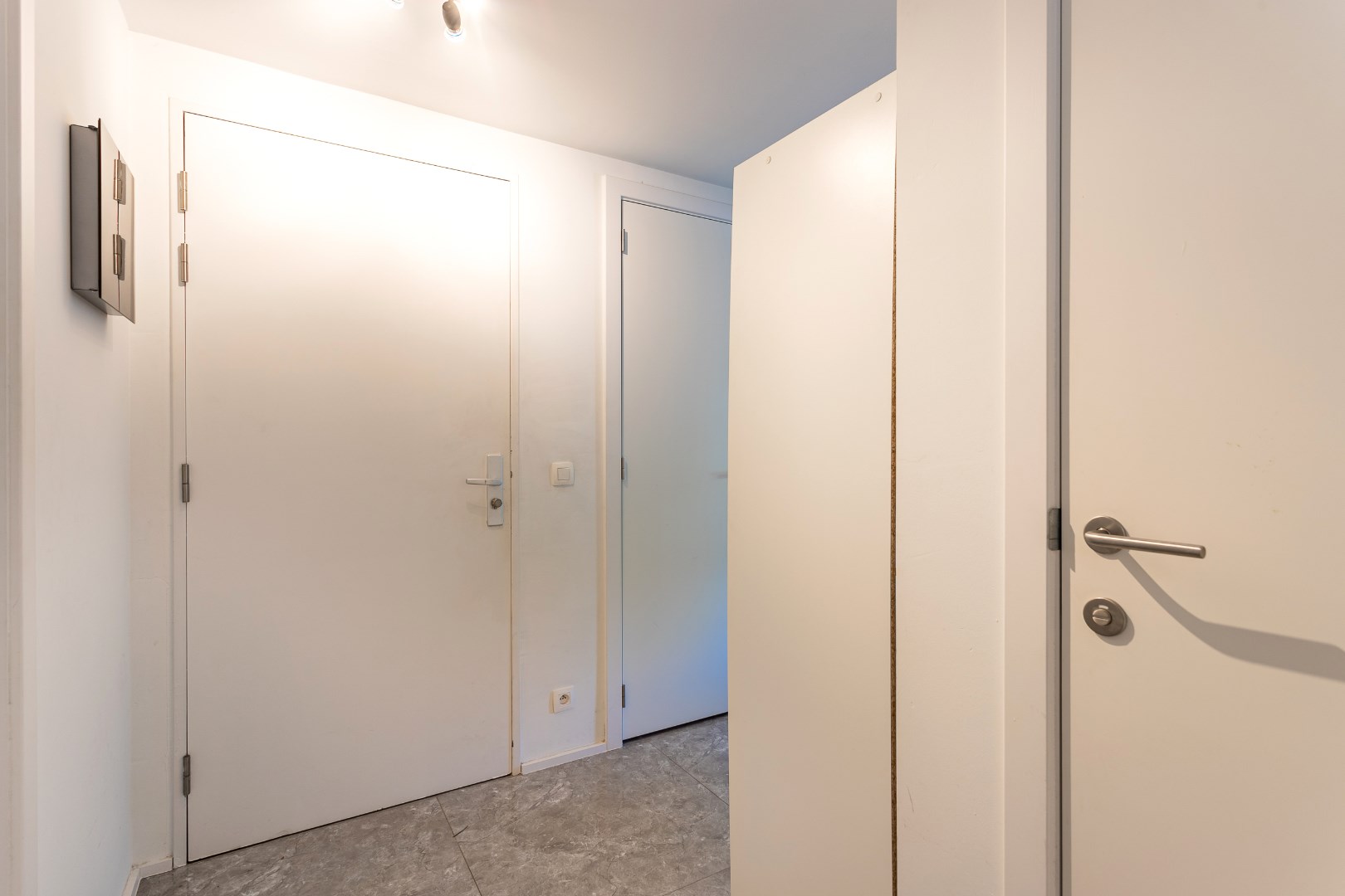 Recent gelijkvloersappartement met TUIN, 2 slaapkamers, terras en kelderberging 