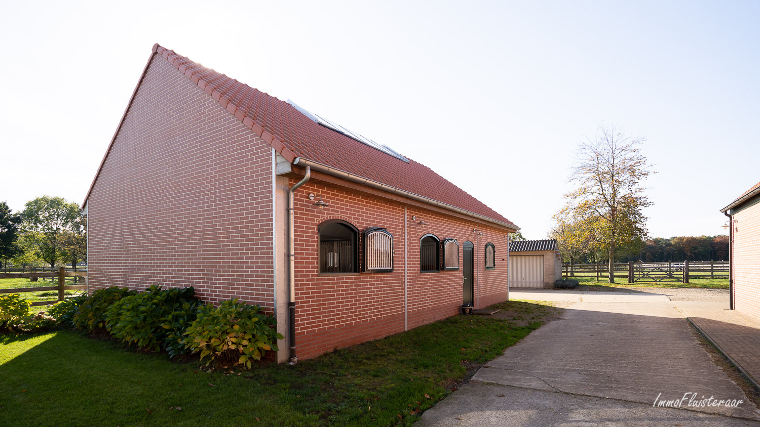 Charmante hoevewoning met garage/magazijn, recent stalgebouw, aanhorigheden en weiland op ca. 1,6ha te Diest (Vlaams-Brabant) 