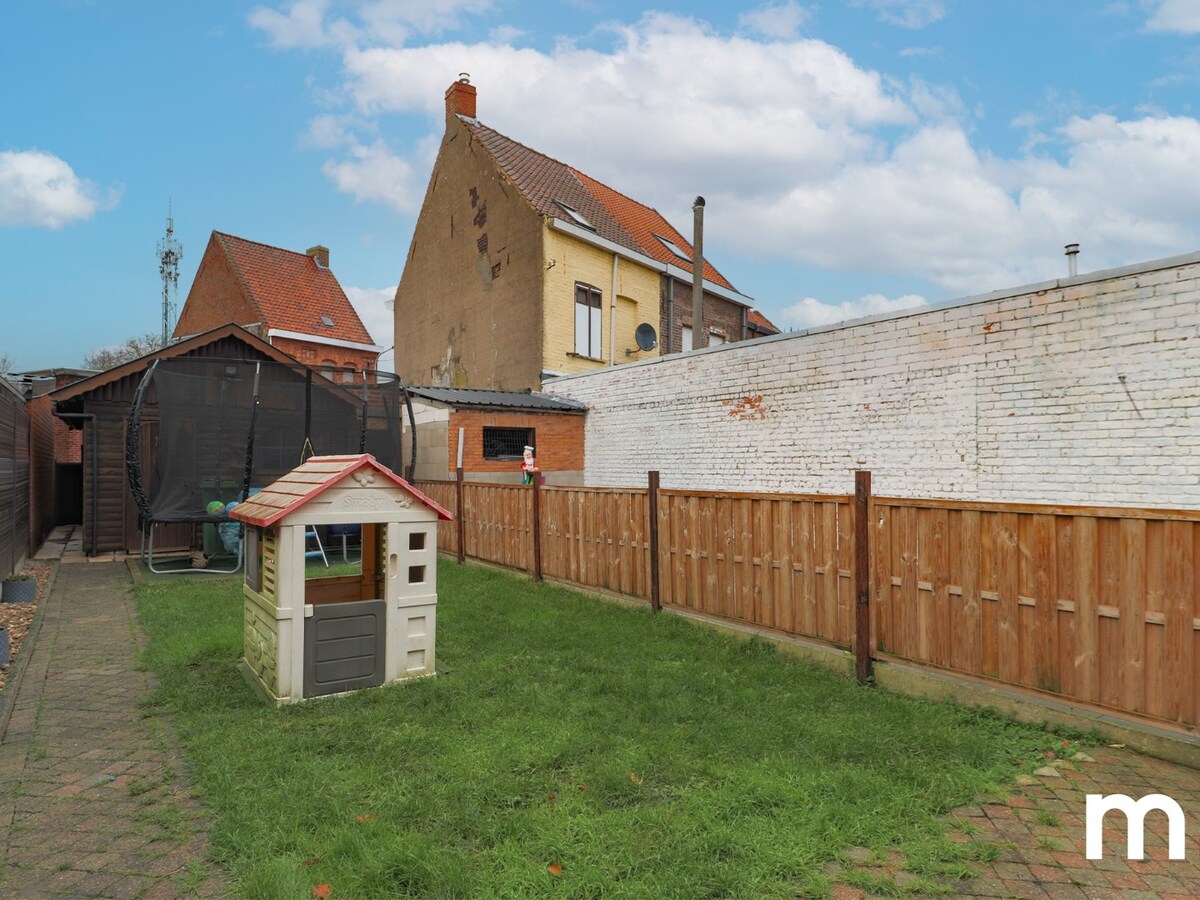 Goed gelegen woning met uitweg en garage te Wervik ! 