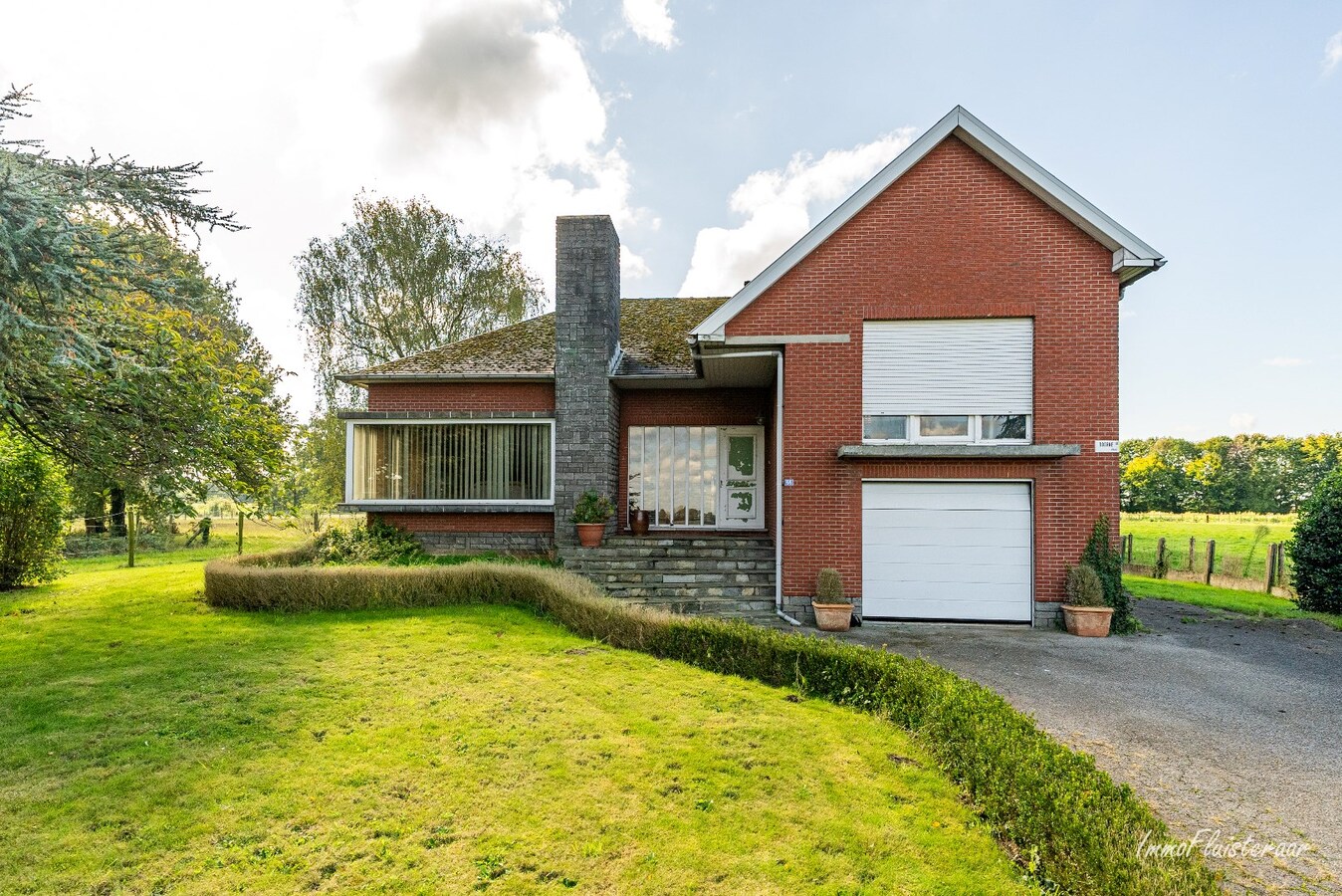 Te renoveren woning met stallen en weide op 4.153 m2 te Morkhoven 