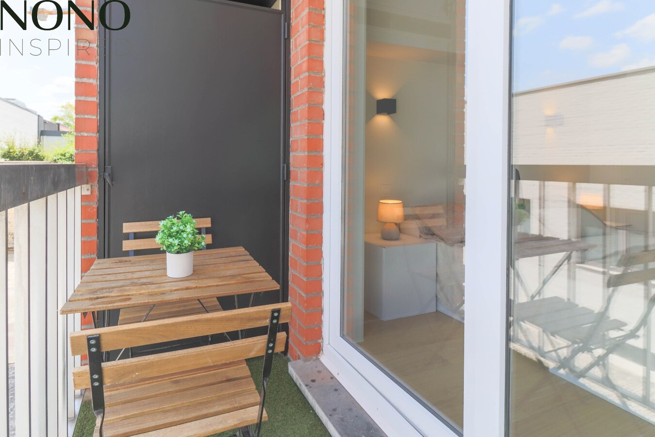 TOPLIGGING : Instapklaar 2 slaapkamer appartement met garage, terras en berging ! 