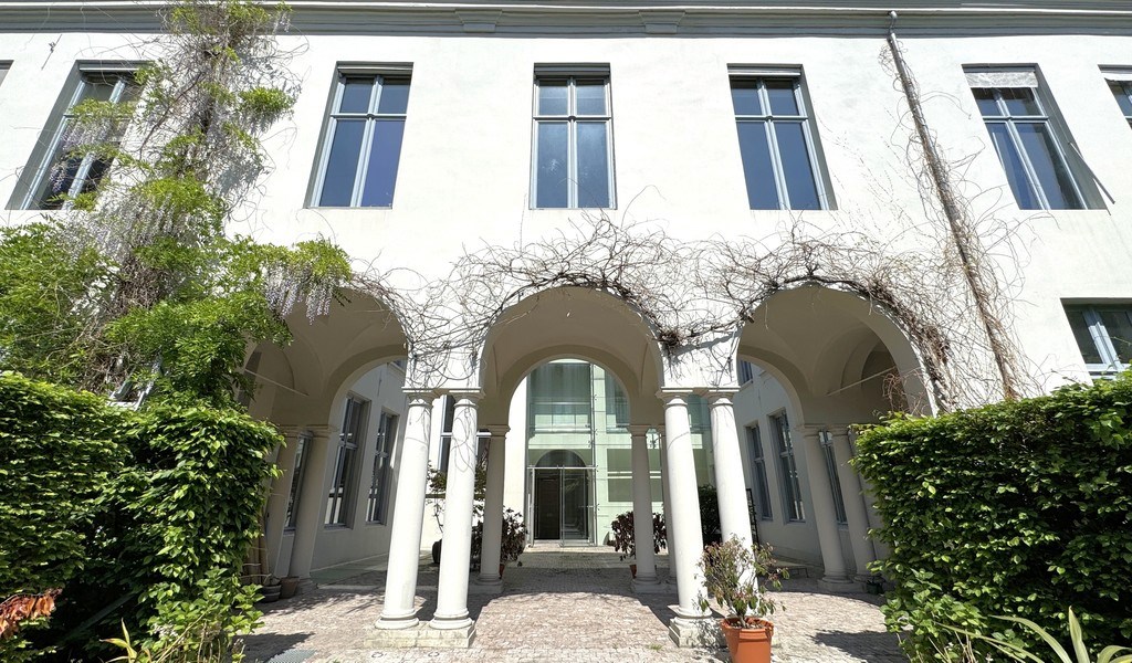 Kantoor te huur in prestigieus herenhuis te Antwerpen