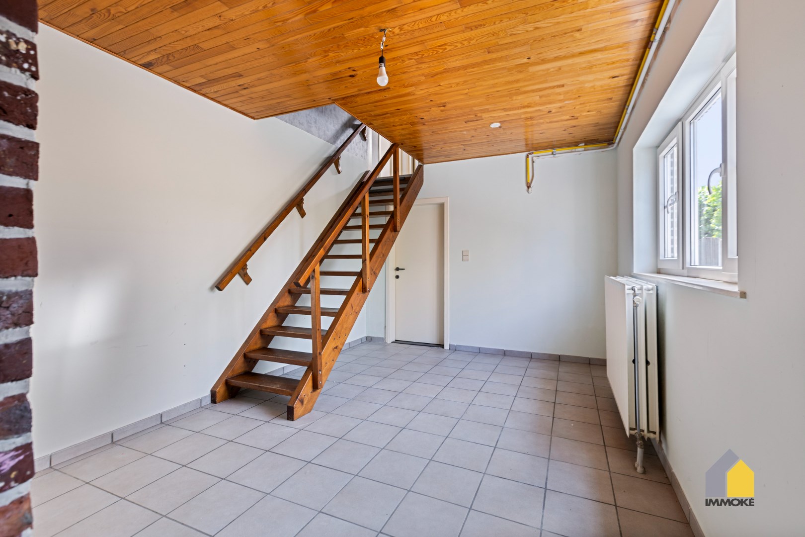 Halfvrijstaande woning met 3 slpks en grote polyvalente ruimte op perceel van 5 a 25 ca. 