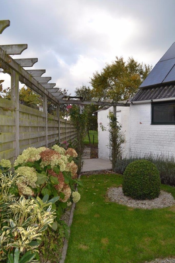 Leuke &#233;&#233;ngezinswoning op ca. 2,32ha te Geluveld (Zonnebeke) 