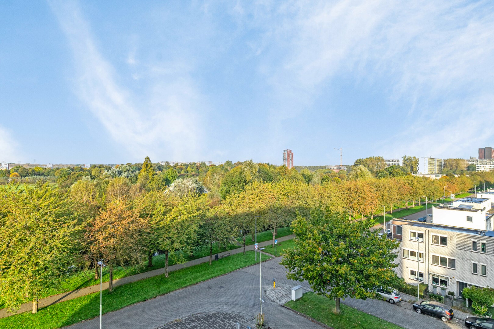 Aan het prinsenpark gelegen 3-kamer appartement met een ruim terras, eigen parkeerplaats en view naar de Skyline van Rotterdam! 